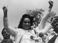 Foto bij Coretta Scott King